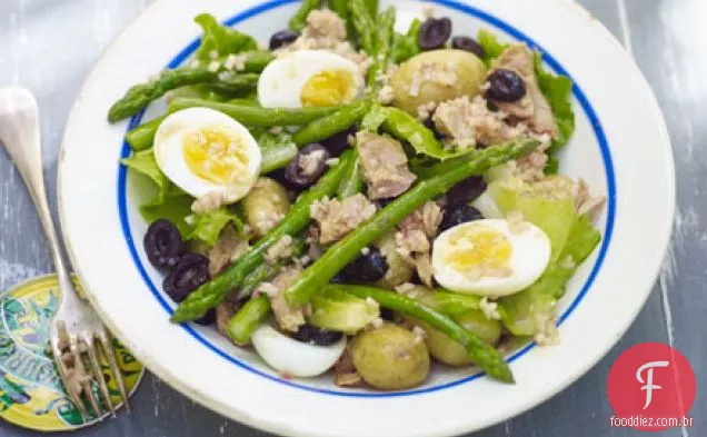 Salada de espargos e atum
