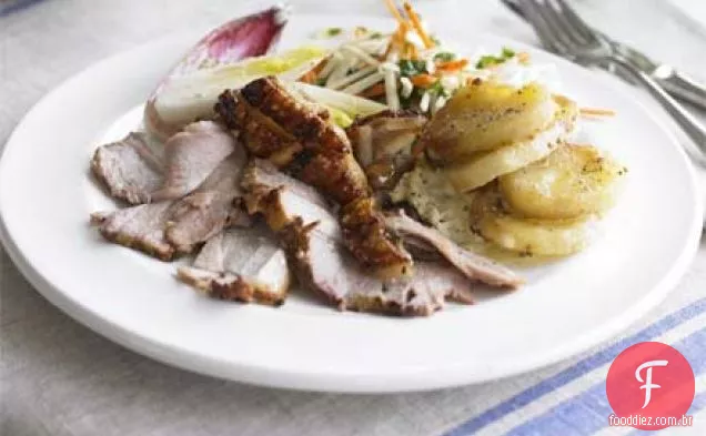 Ombro assado lento da carne de porco