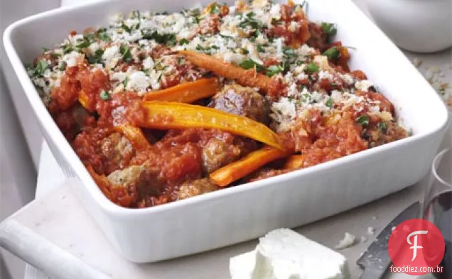 Saucy meatball & cenoura assar com migalhas feta crocantes