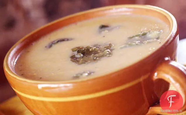 Sopa de milho-Poblano com Salsa Verde