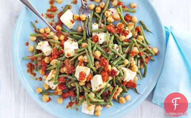 Salada de feijão, grão de bico e feta