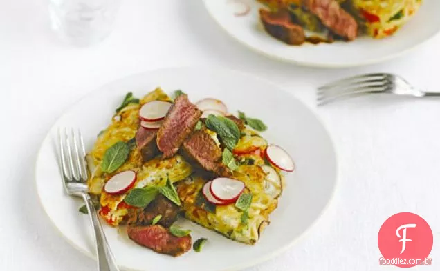 Carne Hoisin com bolo de macarrão crocante
