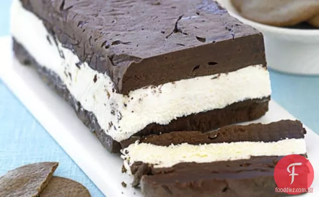 Terrina de chocolate branco e escuro