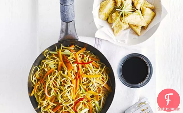 Tofu com crosta de gergelim com macarrão de gengibre