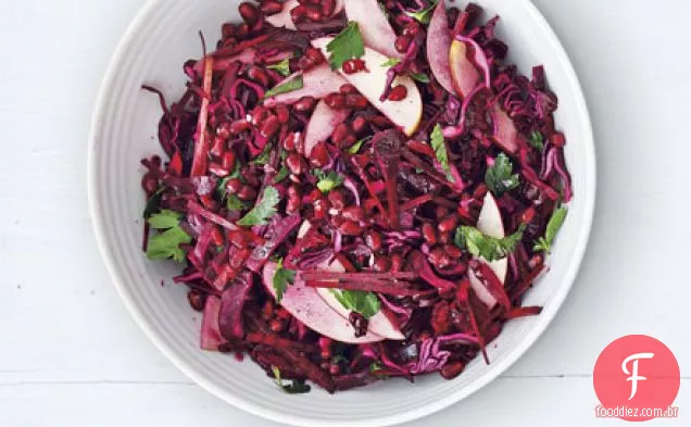 Repolho roxo, beterraba e salada de maçã