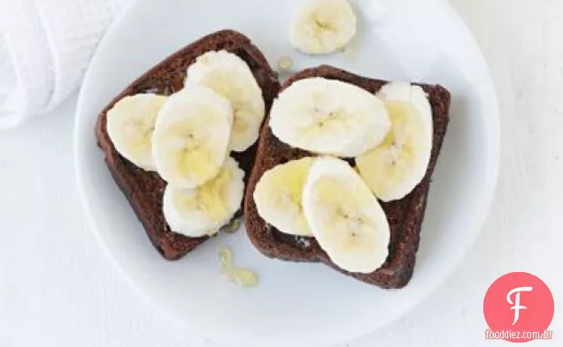 Pão de malte com banana e mel