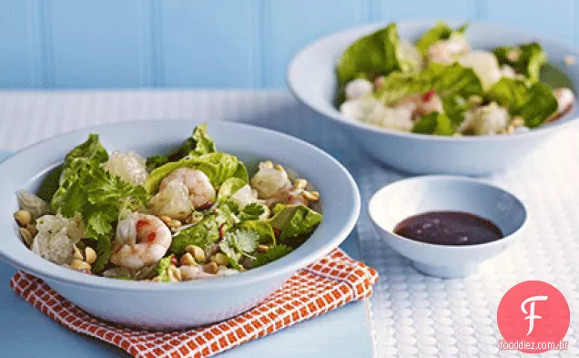 Salada de camarão e pomelo