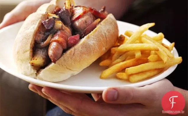 Hotdogs com cebolas assadas pegajosas