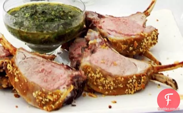 Costeletas de cordeiro com sabor de erva