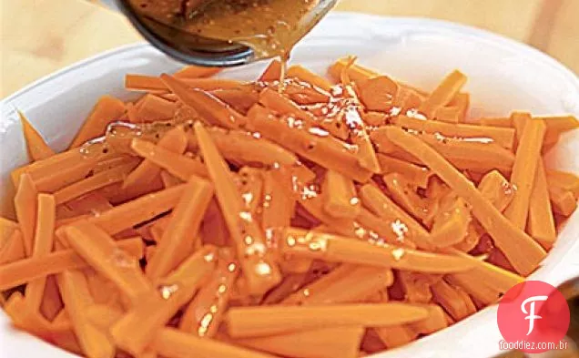 Cenouras envidraçadas com mostarda de bordo
