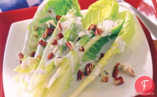 Corações de Romaine com Roquefort e nozes torradas