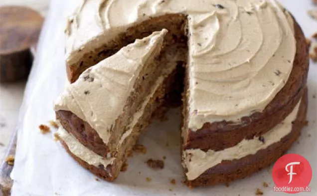 Bolo de maçã e noz com cobertura de melaço