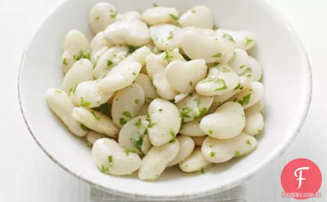 Salada de feijão manteiga quente com limão