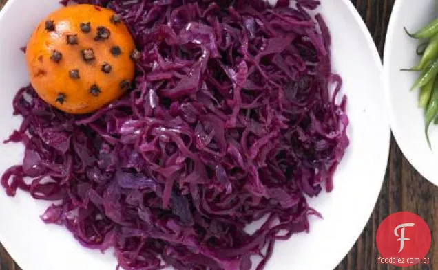Repolho roxo coberto com clementinas