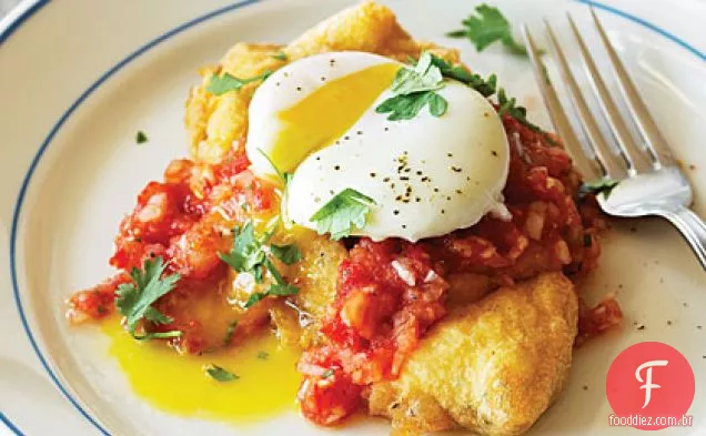 Chiles Rellenos e ovos com tomate Jalapeño Salsa