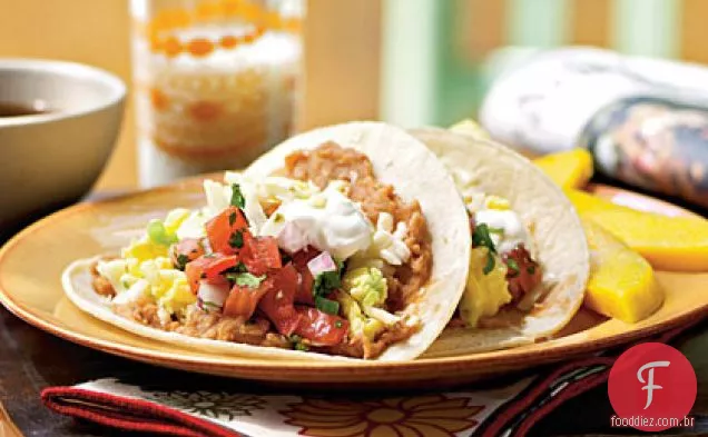 Tacos de café da manhã com ovo e queijo com Salsa caseira