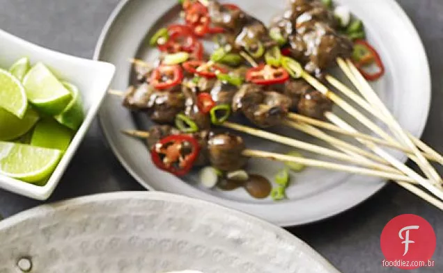 Carne espetada com molho de ostra