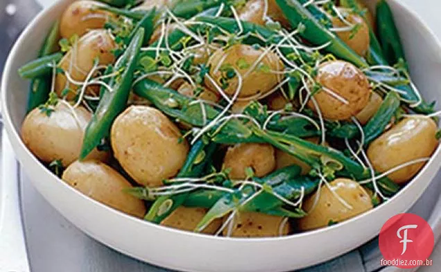 Batatas novas com feijão e agrião