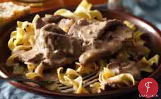 Fácil Weeknight Stroganoff De Carne