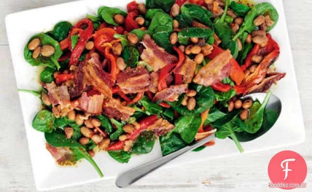 Salada de espinafre, bacon e feijão branco