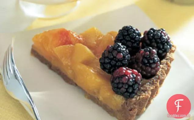 Torta de pêssego e amora com aveia-crosta de biscoito