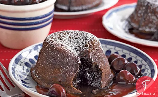 Bolos de Chocolate derretido Com Molho De Cereja