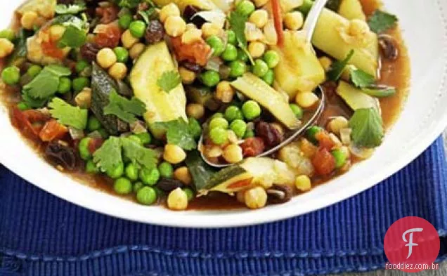 Tagine vegetal com grão de bico e passas