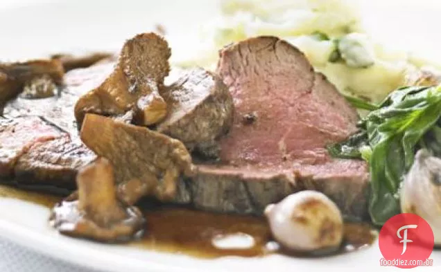 Carne assada com cogumelos selvagens e balsâmico