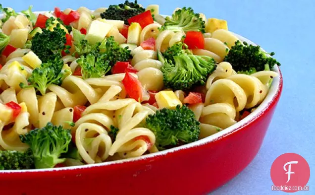 Salada De Macarrão De Verão Leve E Saudável