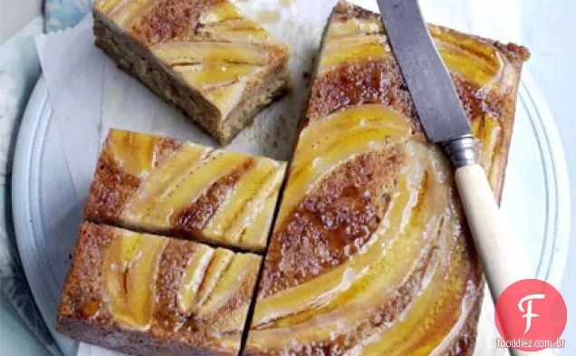 Bolo de banana e bordo pegajoso