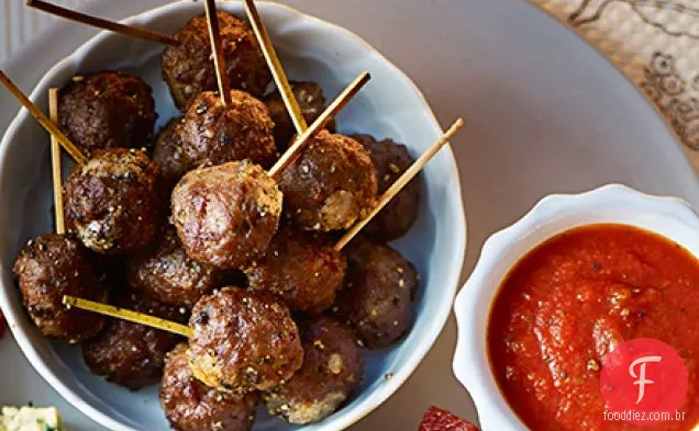 Almôndegas de carne e mussarela