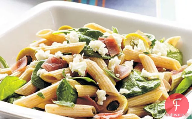 Prosciutto e salada de massa de azeitona verde picante