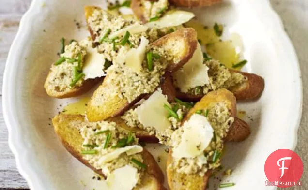 Crostini de alcachofras e cebolinha