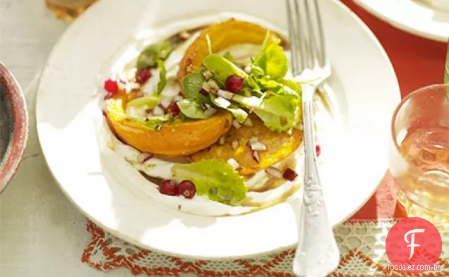 Salada de abóbora assada com labneh caseiro cremoso