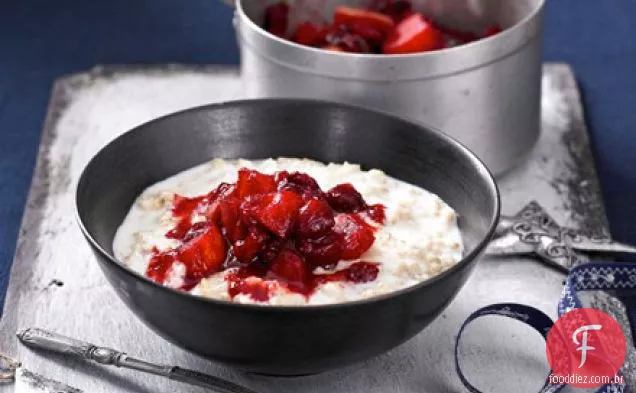 Mingau cremoso com maçã temperada e cranberry