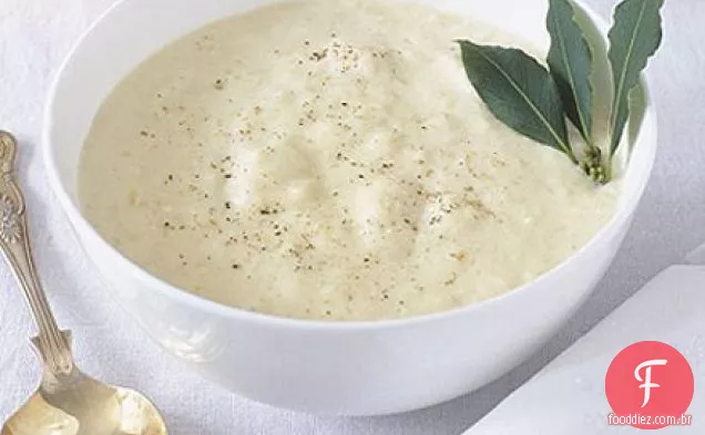Pão cremoso e molho de cebola