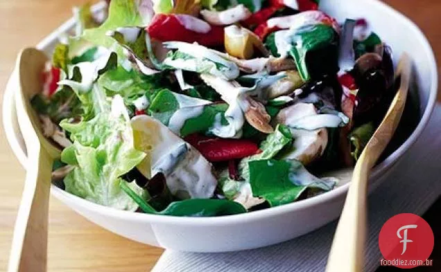 Frango assado e salada de batata nova