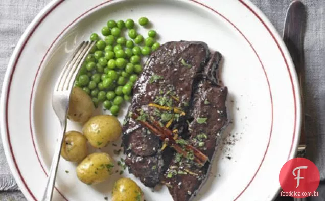 Bife de veado com molho portuário