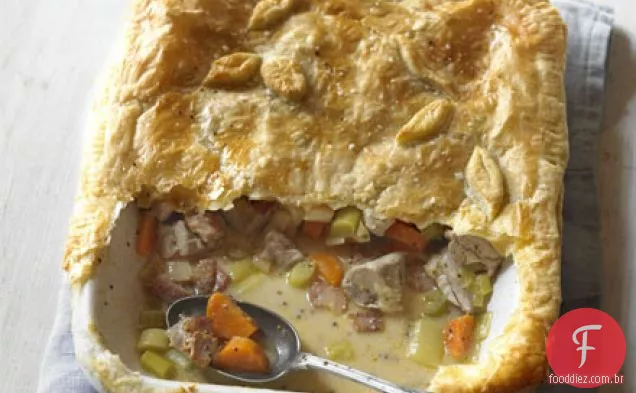 Torta de faisão, alho-poró e bacon