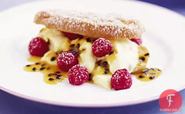 Maracujá e framboesa eclairs