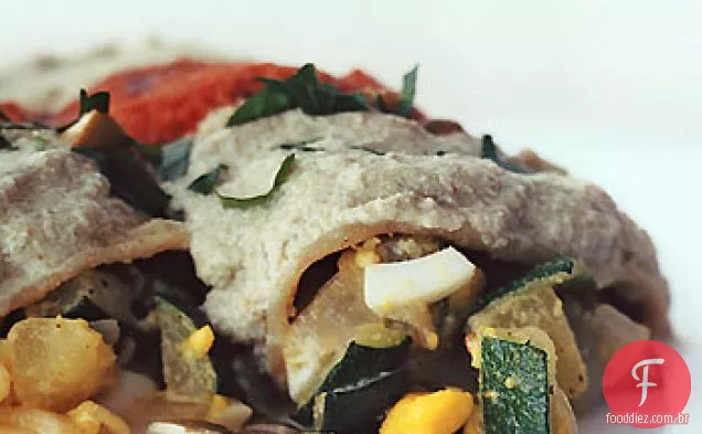 Tortilhas recheadas com dois molhos