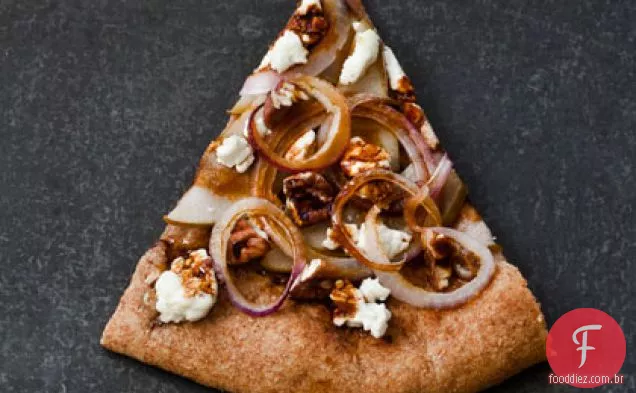 Pizza de pêra, noz-pecã e queijo de cabra (uma fatia doce)