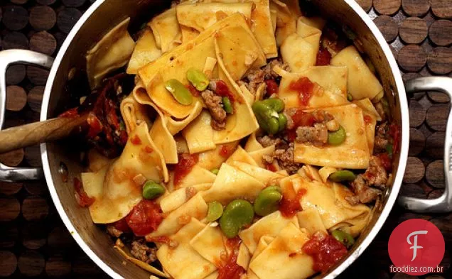 Massa Com Favas, Tomate E Salsicha