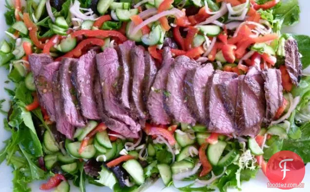 Salada tailandesa de bife (ou frango)