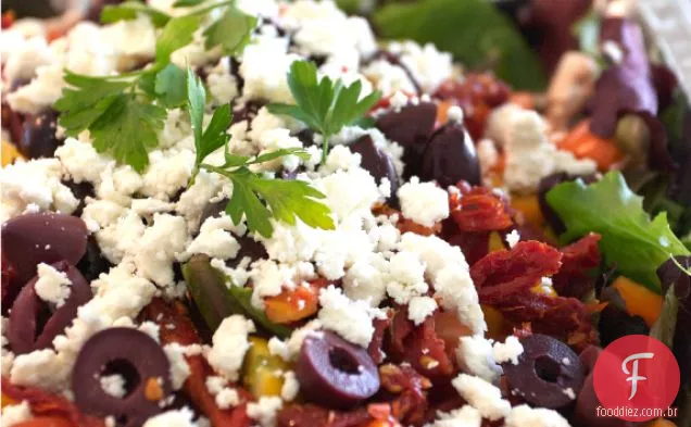 Salada Grega Com Tomates Sundried, Feta E Azeitonas