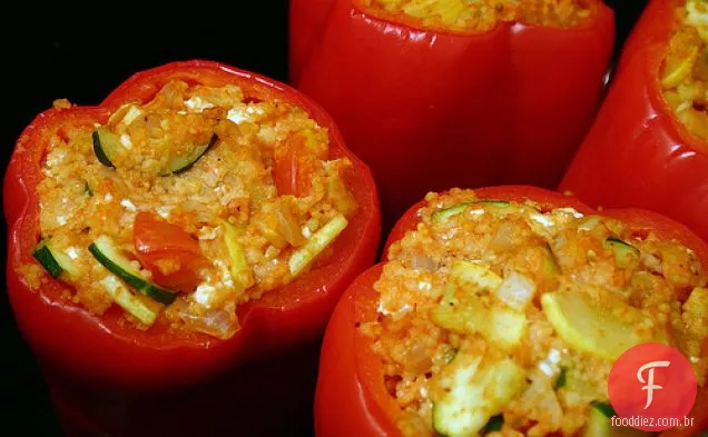 Cuscuz e pimentos recheados com queijo Feta