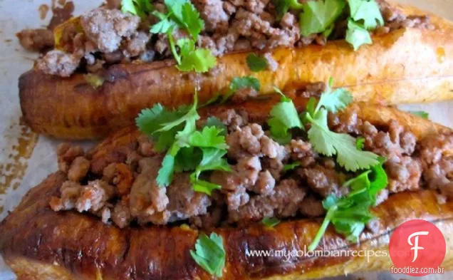 Plátanos Maduros Rellenos De Carne (banana madura recheada com carne)