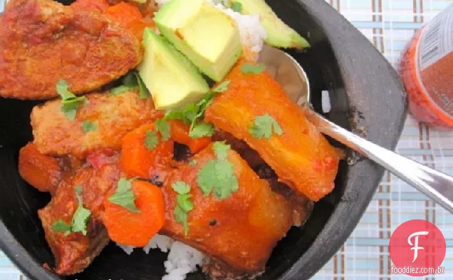 Estofado de Cerdo y Yuca (guisado de porco e mandioca)