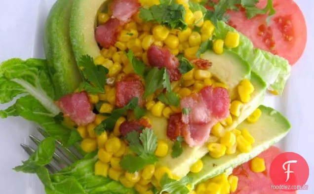 Salada de abacate e milho com vinagrete de limão