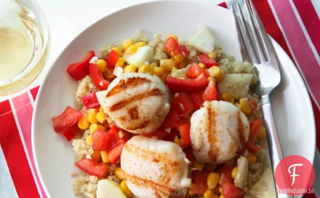 Vieiras Grelhadas Com Quinoa E Legumes Frescos